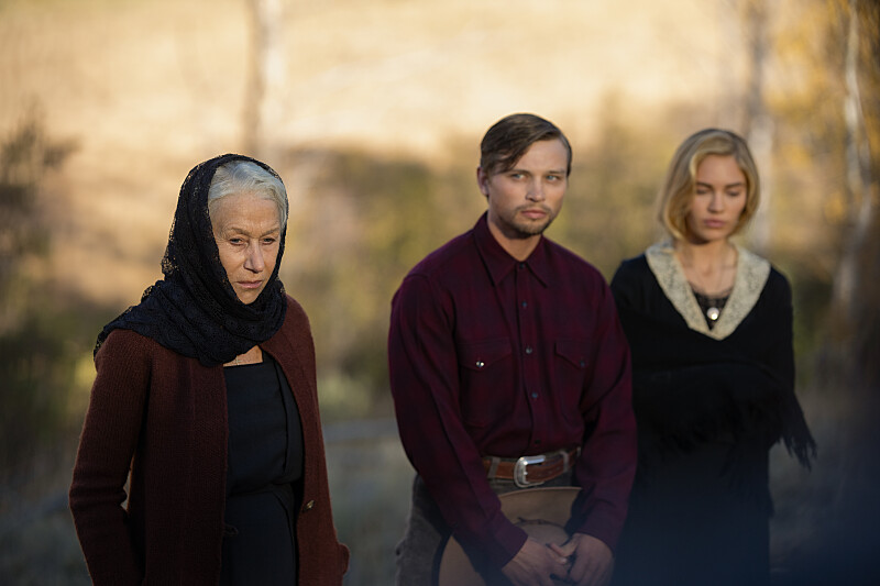 Helen Mirren as Cara Dutton, Darren Mann as Jack Dutton and Michelle Randolph as Elizabeth of the Paramount+ series 1923. Photo Cr: Christopher Saunders/Paramount+ © 2022 Viacom International Inc. All Rights Reserved.