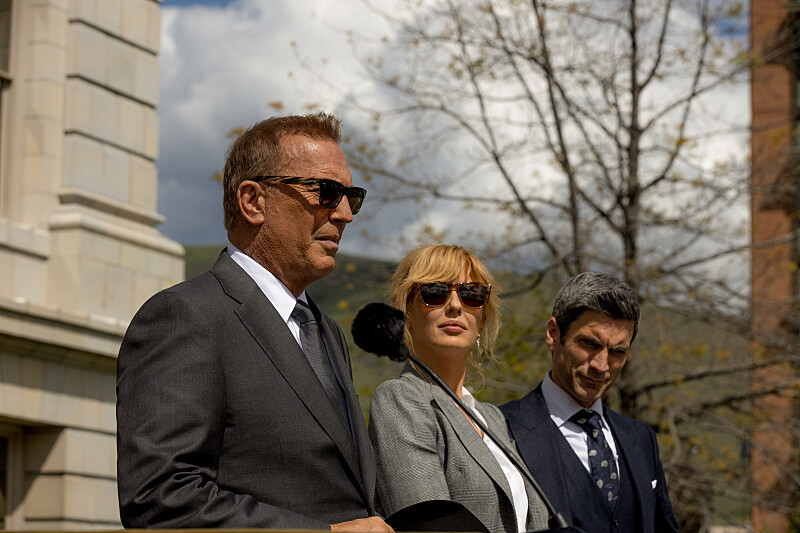 Kevin Costner, Kelly Reilly, Wes Bentley in "Yellowstone"