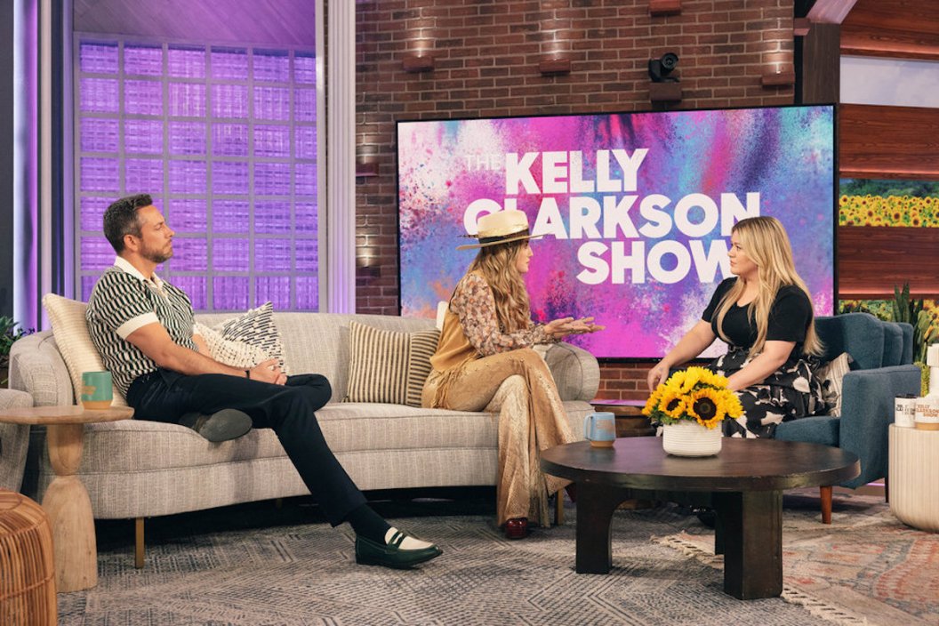 THE KELLY CLARKSON SHOW -- Episode J123 -- Pictured: (l-r) Zachary Levi, Lainey Wilson, Kelly Clarkson