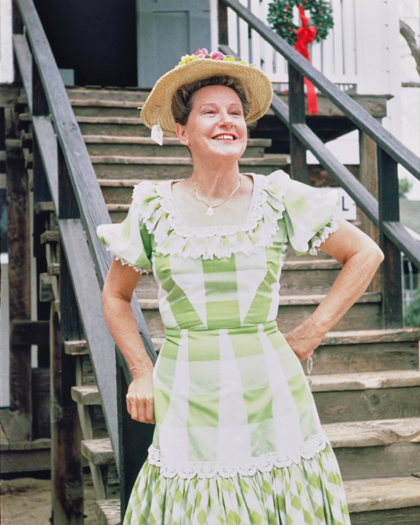 American country comedian and singer Minnie Pearl (1912 - 1996) poses in the 1970's. (Photo by Archive Photos/Getty Images)