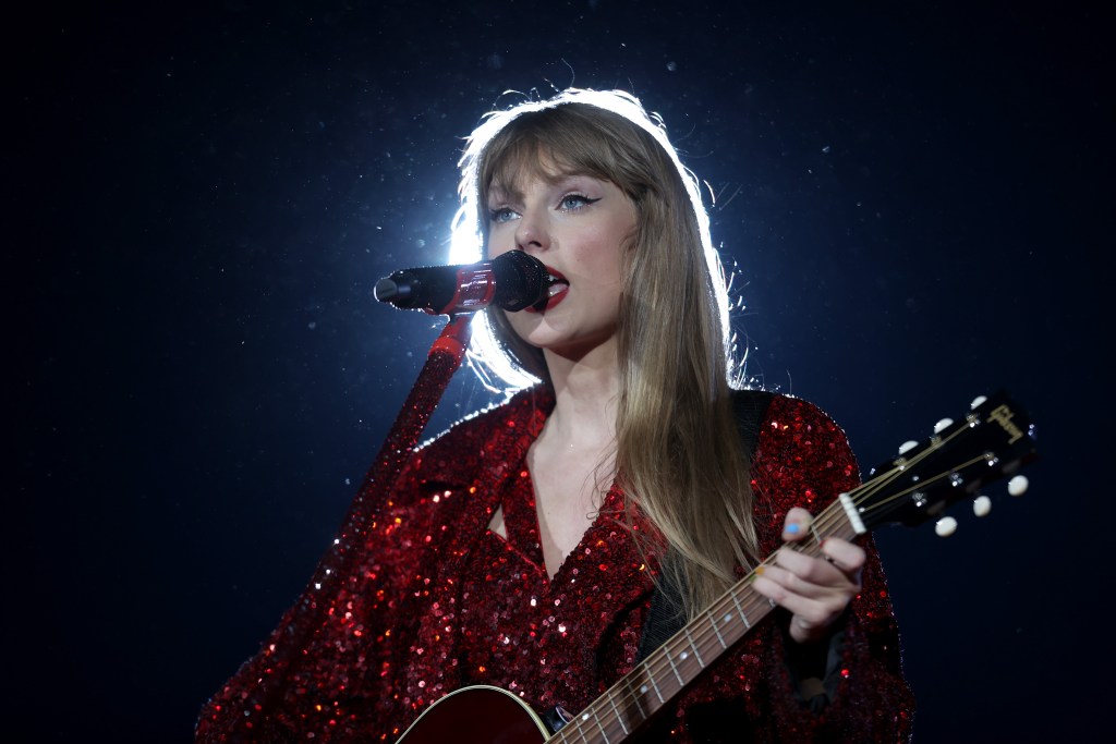 ARLINGTON, TEXAS - MARCH 31: EDITORIAL USE ONLY Taylor Swift performs onstage during the "Taylor Swift | The Eras Tour" at AT&T Stadium on March 31, 2023 in Arlington, Texas. 