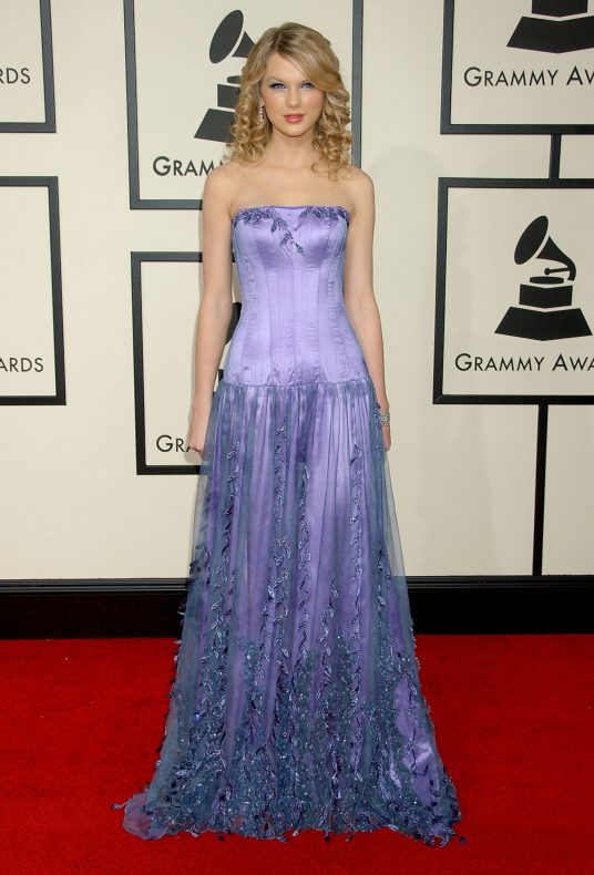 LOS ANGELES, CA - FEBRUARY 10: Singer Taylor Swift arrives to the 50th Annual GRAMMY Awards at the Staples Center on February 10, 2008 in Los Angeles, California. 