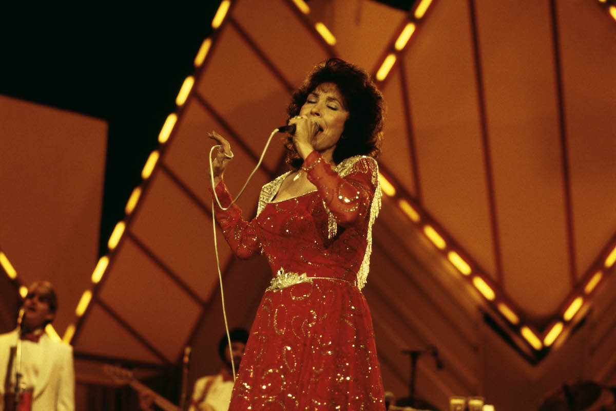 UNITED KINGDOM - JANUARY 01: COUNTRY MUSIC FESTIVAL WEMBLEY Photo of Loretta LYNN, Loretta Lynn performing on stage