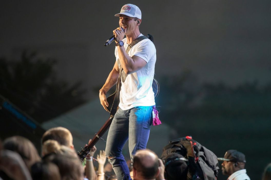 Granger Smith onstage
