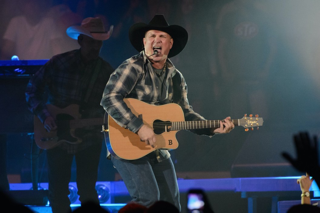 ROSEMONT, IL - SEPTEMBER 05: Garth Brooks performs on stage at Allstate Arena on September 5, 2014 in Rosemont, United States.