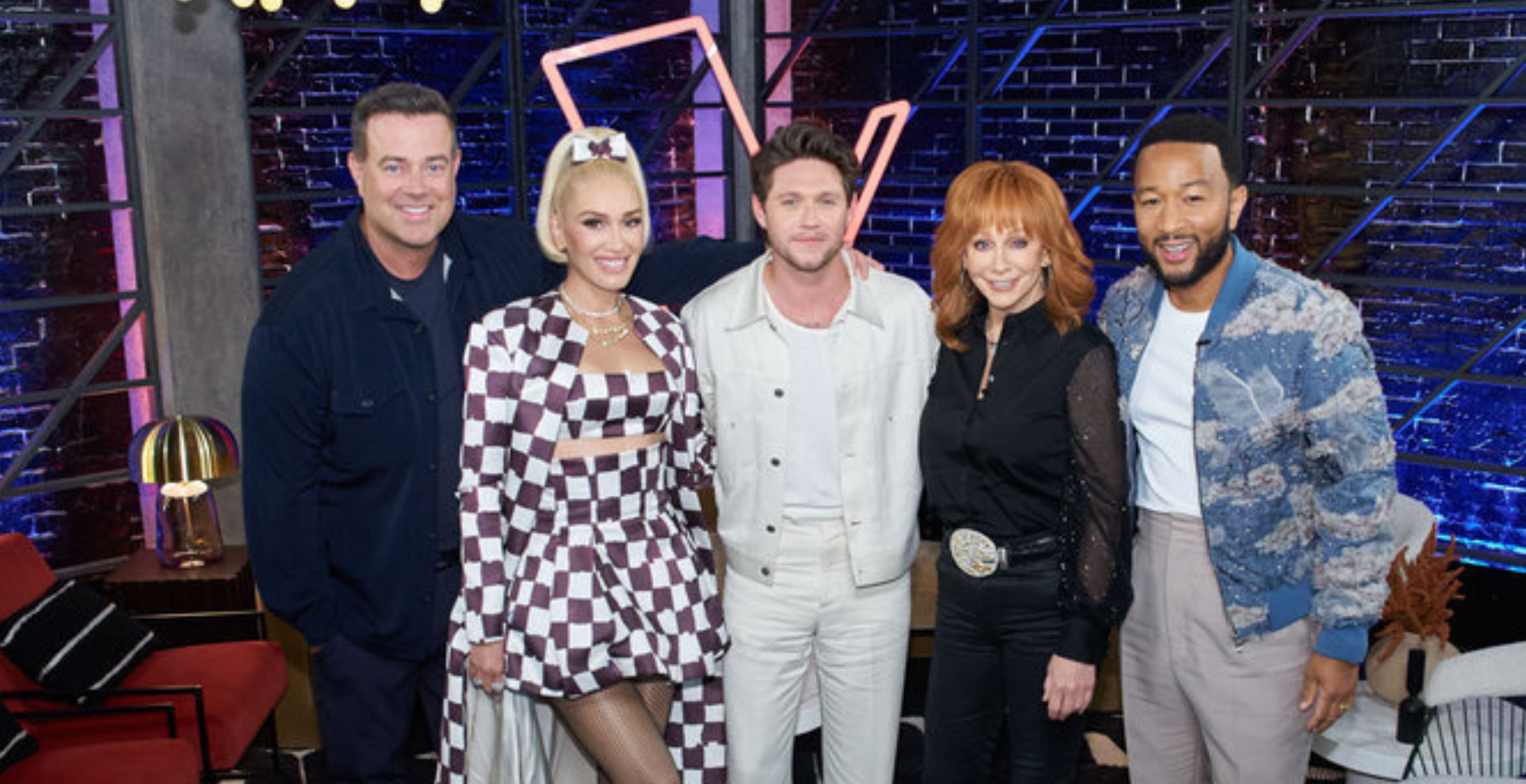 Carson Daly, Gwen Stefani, Niall Horan, Reba McEntire and John Legend on "The Voice"