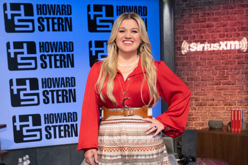 NEW YORK, NEW YORK - JUNE 21: Kelly Clarkson visits SiriusXM's 'The Howard Stern Show' at the SiriusXM Studios on June 21, 2023 in New York City.