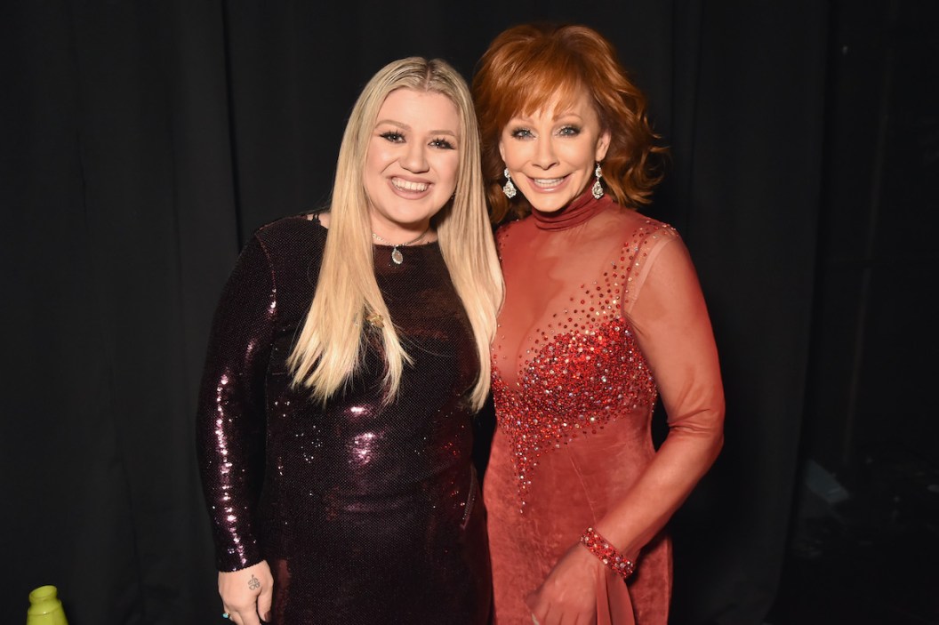 LAS VEGAS, NV - APRIL 15: Kelly Clarkson (L) and Reba McEntire attend the 53rd Academy of Country Music Awards at MGM Grand Garden Arena on April 15, 2018 in Las Vegas, Nevada.