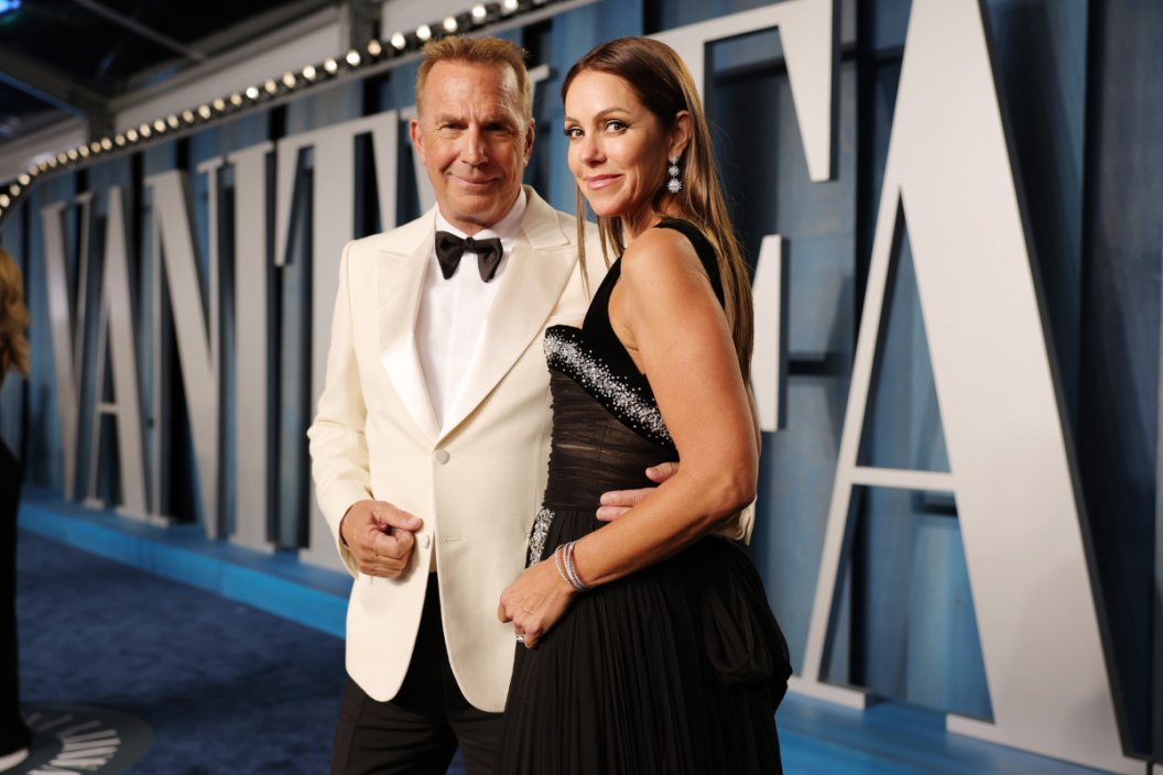 Kevin Costner and Christine Baumgartner attend the 2022 Vanity Fair Oscar Party hosted by Radhika Jones at Wallis Annenberg Center for the Performing Arts on March 27, 2022 in Beverly Hills, California