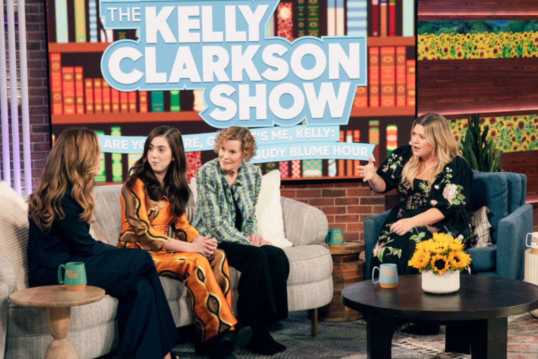 Rachel McAdams, Abby Ryder Fortson and Judy Blume on "The Kelly Clarkson Show"