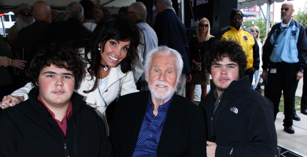 NASHVILLE, TN - OCTOBER 24: Kenny Rogers poses with wife Wanda Rogers (C) and twin sons Justin and Jordan Rogers attend as Kenny Rogers Induction Into The Nashville Music City Walk Of Fame at Nashville Music City Walk of Fame on October 24, 2017 in Nashville, Tennessee.