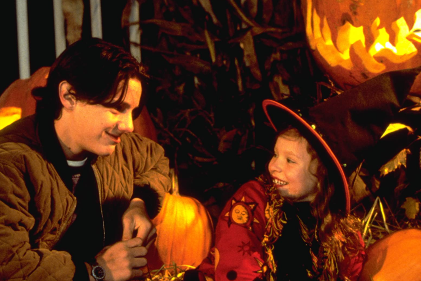 Thora Birch and Omri Katz in Hocus Pocus (1993)
