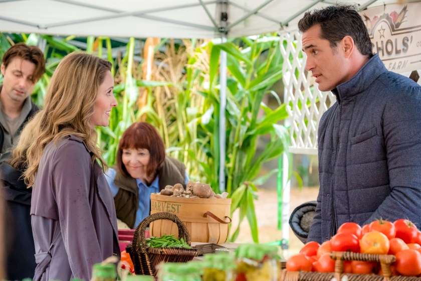 Jill Wagner and Victor Webster play former sweethearts in Hallmark's "A Harvest Wedding."