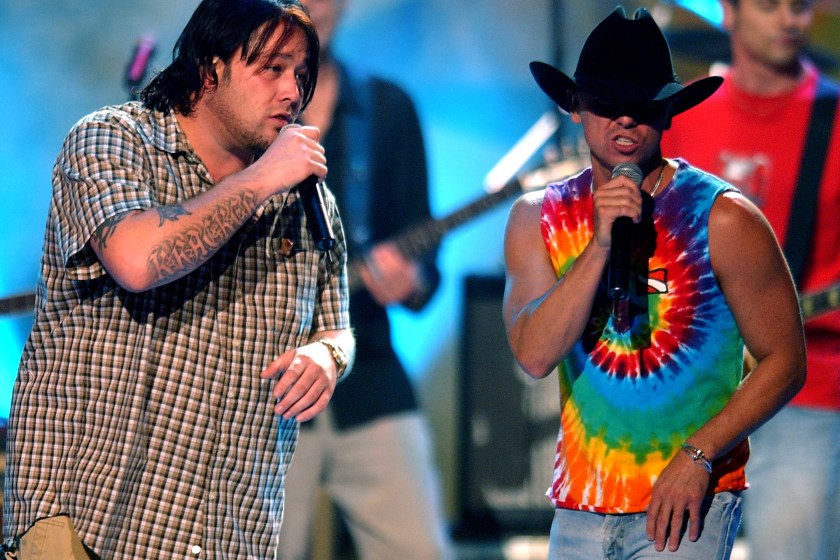 Uncle Kracker and Kenny Chesney perform "When The Sun Goes Down" 