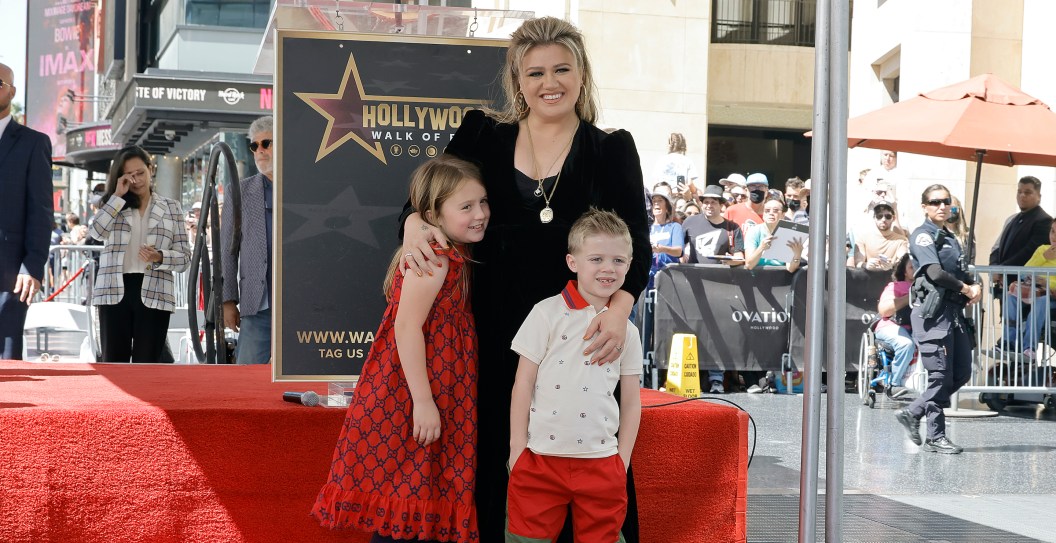 LOS ANGELES, CALIFORNIA - SEPTEMBER 19: (L-R) River Rose Blackstock, Kelly Clarkson, and Remington Alexander Blackstock attend The Hollywood Walk Of Fame Star Ceremony for Kelly Clarkson on September 19, 2022 in Los Angeles, California.