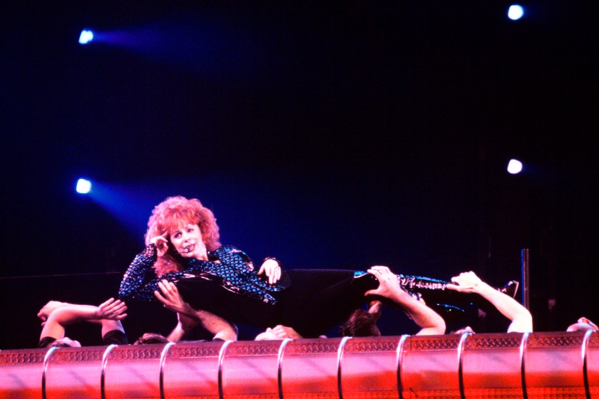 SAN JOSE, CA - DECEMBER 15: Reba McEntire performs at the H.P. Pavilion on December 15, 1995 in San Jose California.