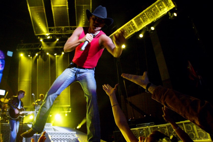 Country singer Kenny Chesney performs at Blockbuster Pavilion in Devore Saturday May 25, 2002. 