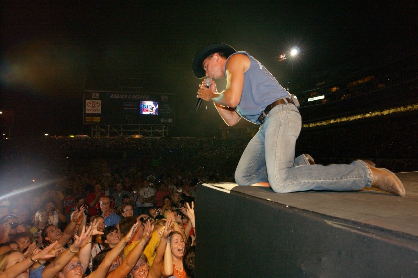 NASHVILLE, TN - JUNE 13: Kenny Chesney performs June 13, 2002 at the 31st Annual Fan Fair in Nashville, Tennessee. The four-day event is billed as the world's largest country music festival and features concerts, fan club parties and opportunities to meet the stars.
