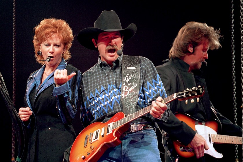Country superstars l-r Reba McEntire, Kix Brooks and Ronnie Dunn perform together at the Rosemont Horizon. July 26, 1997.