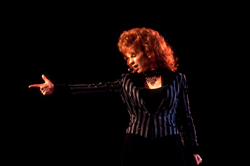Reba McEntire performing at the World Music Theater in Tinley Park, Illinois, August 12, 1995.