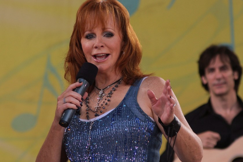 NEW YORK - AUGUST 21: Reba McEntire performs on ABC's "Good Morning America" at Rumsey Playfield, Central Park on August 21, 2009 in New York City. 
