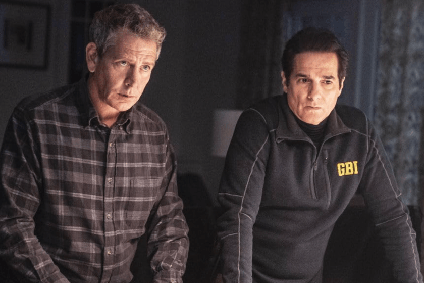 Ben Mendelsohn and Yul Vazquez in The Outsider (2020)