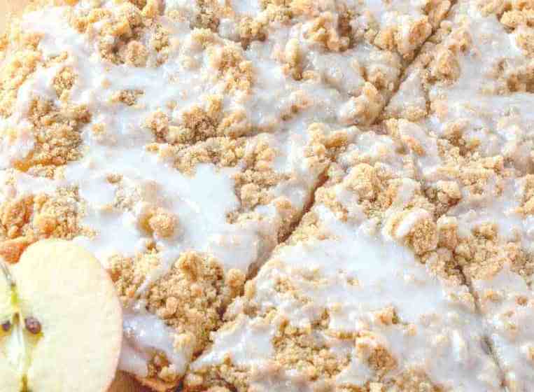 https://www.thecountrycook.net/easy-apple-dessert-pizza