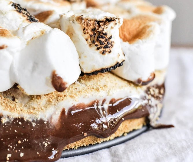 https://www.howsweeteats.com/2012/09/gooey-smores-ice-cream-mess-err-i-mean-cake