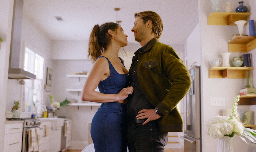 Adria Arjona and Glen Powell in Netflix's 'Hit Man'