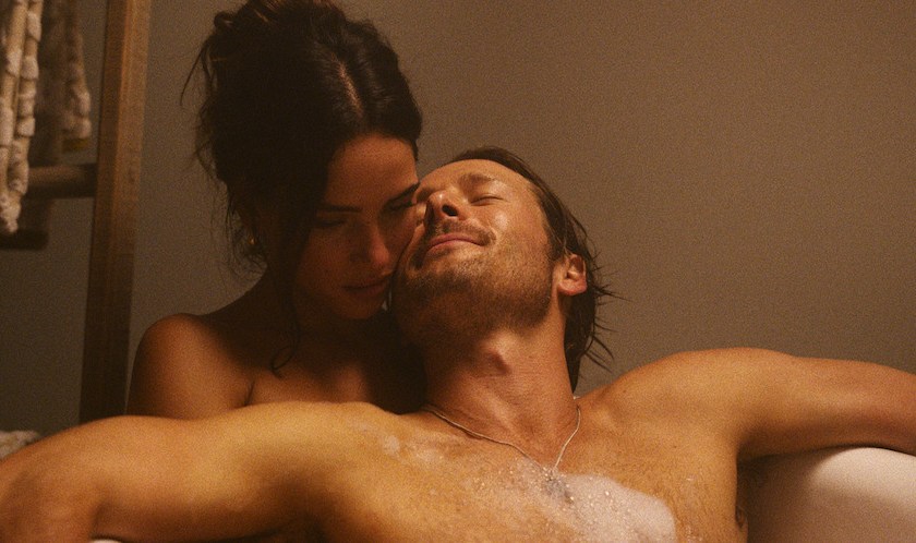 Adria Arjona and Glen Powell in Netflix's 'Hit Man'