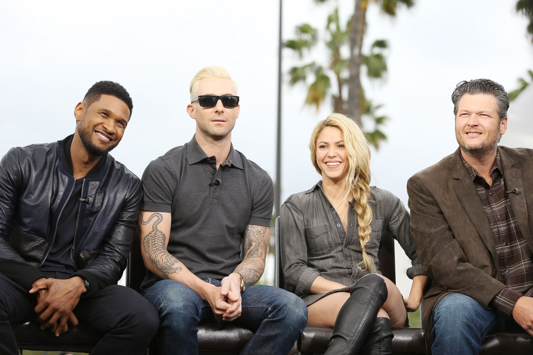 UNIVERSAL CITY, CA - MAY 06: (L-R) Usher Raymond, Adam Levine, Shakira and Blake Shelton attend "The Voice" make an appearance on "Extra" held at Universal City Walk on May 6, 2014 in Universal City, California.