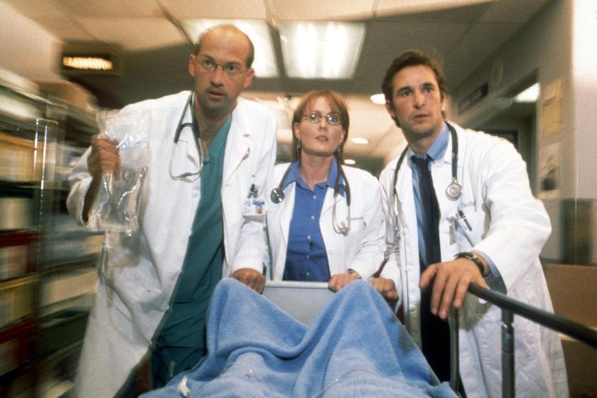385098 01: Cast members (from left to right): Anthony Edwards, Laura Innes and Noah Wyle act in scene in NBC's primetime drama series "ER", year VII. 