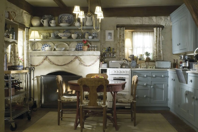 The Holiday (2006) kitchen