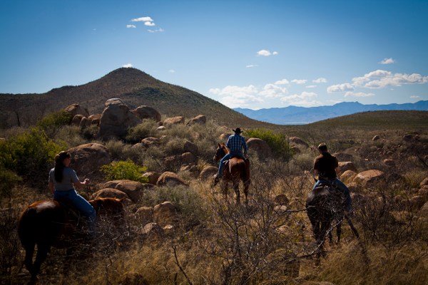 9-dude-ranches-in-arizona-for-a-cowboy-adventure