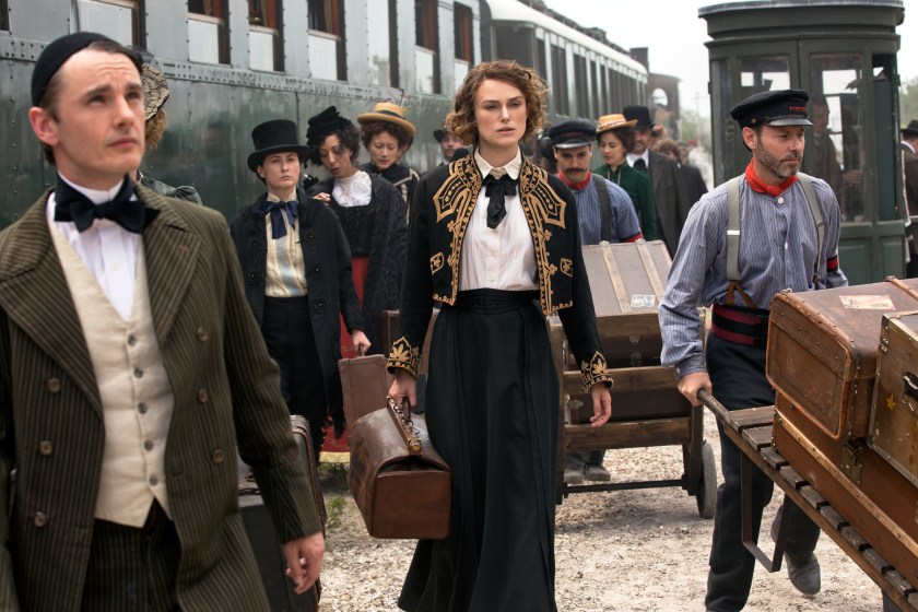 Dickie Beau stars as Wague and (ctr) Keira Knightley as Colette in COLETTE