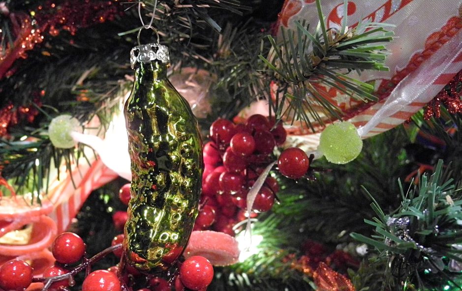 A 'Christmas Pickle' hangs on a Christmas tree in New York, SU, 23 November 2016. People in the United States of America hide the unusual Christmas ornament in the tree. If the children manage to discover it, they receive another present.