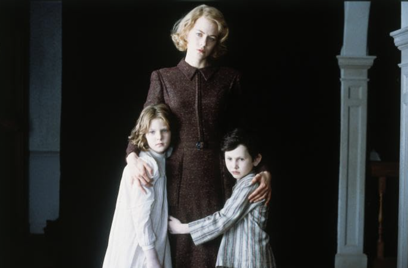 Nicole Kidman, Alakina Mann, and James Bentley in The Others (2001)