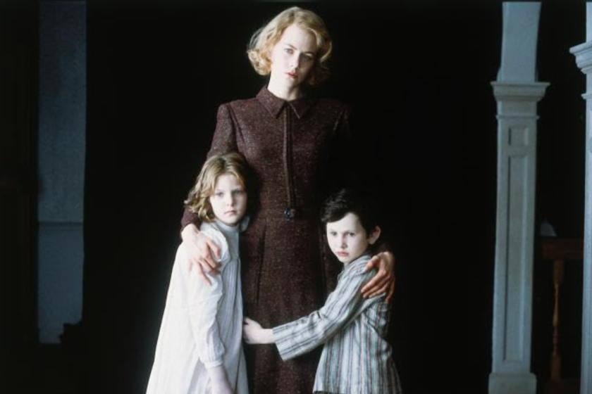 Nicole Kidman, Alakina Mann, and James Bentley in The Others (2001)