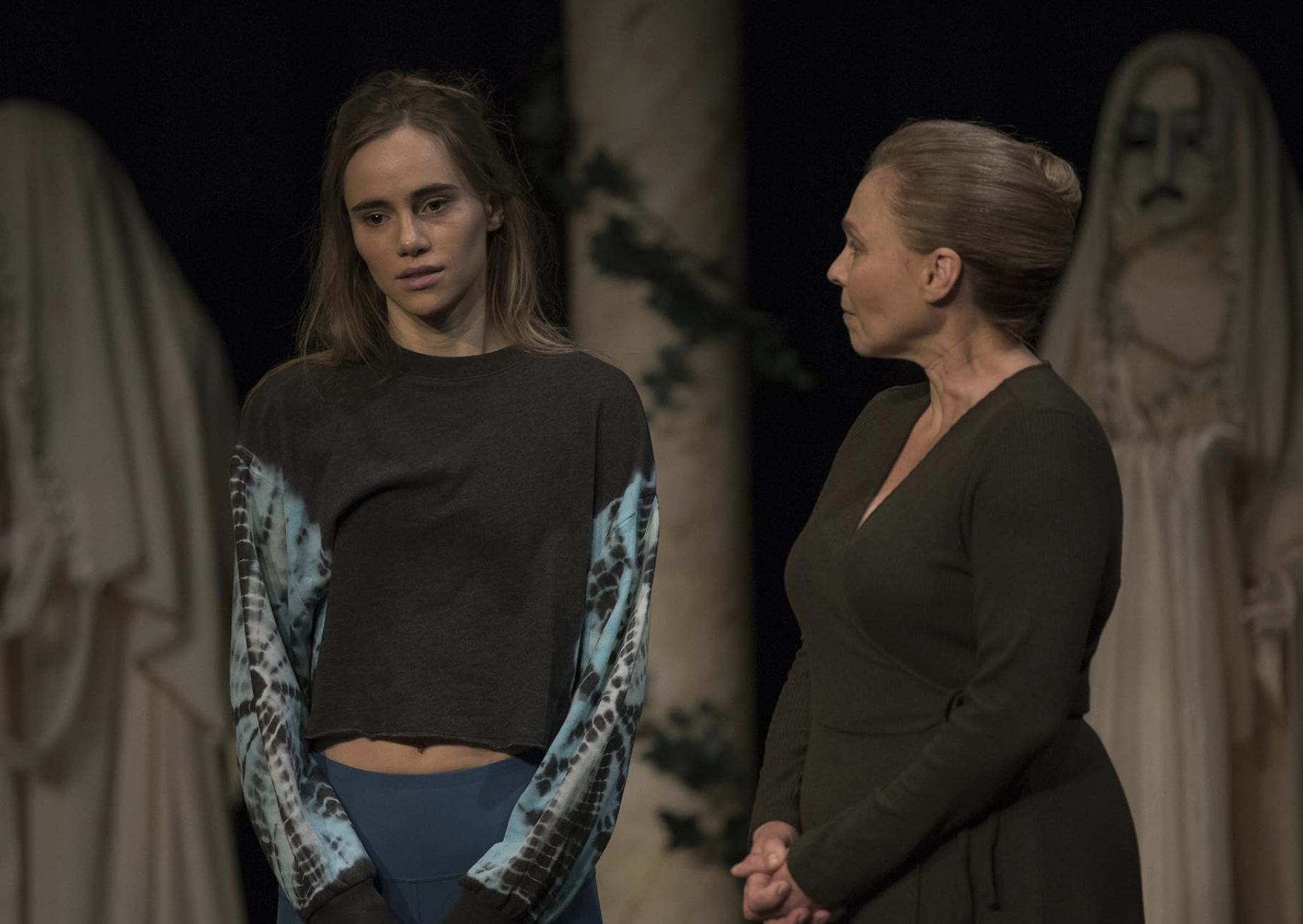 Marina Stephenson Kerr and Suki Waterhouse in Seance (2021)