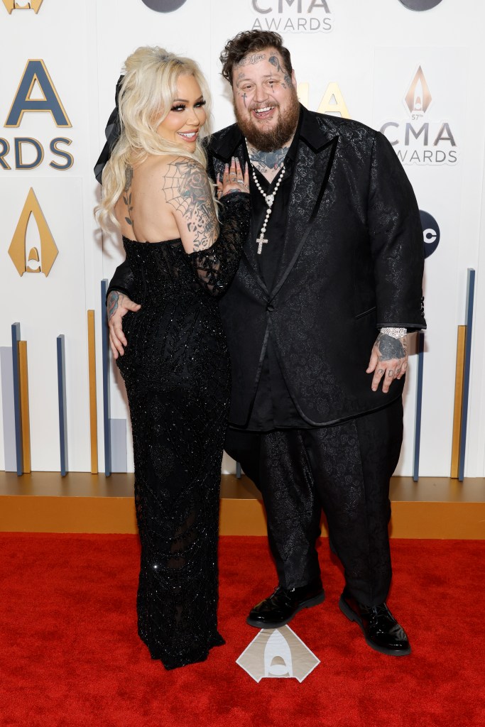 NASHVILLE, TENNESSEE - NOVEMBER 08: EDITORIAL USE ONLY (L-R) Bunnie XO and Jelly Roll attend the 57th Annual CMA Awards at Bridgestone Arena on November 08, 2023 in Nashville, Tennessee.