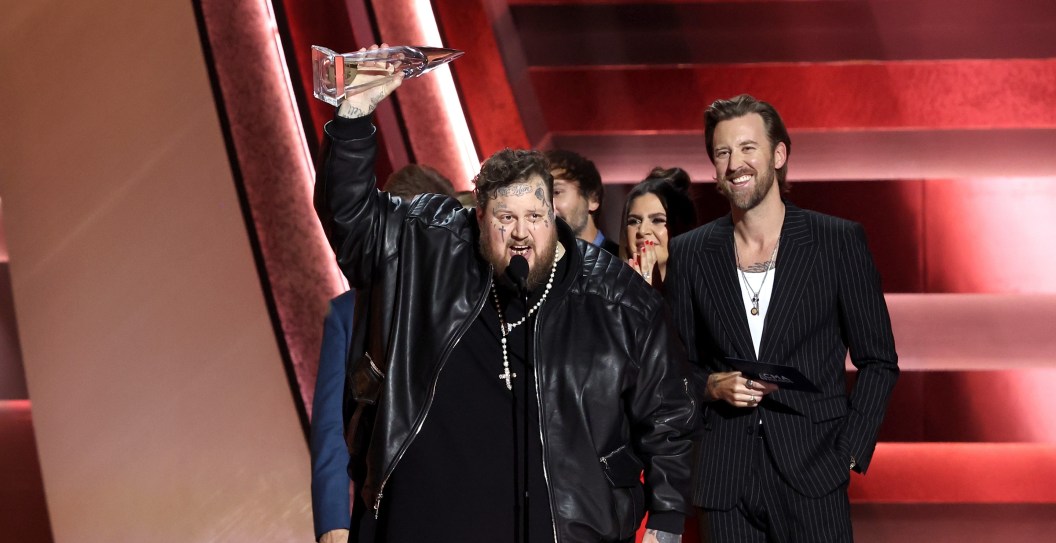 NASHVILLE, TENNESSEE - NOVEMBER 08: EDITORIAL USE ONLY Jelly Roll accepts the New Artist of the Year Award onstage during the 57th Annual CMA Awards at Bridgestone Arena on November 08, 2023 in Nashville, Tennessee.