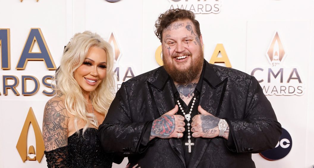 NASHVILLE, TENNESSEE - NOVEMBER 08: EDITORIAL USE ONLY: Bunnie Xo and Jelly Roll attend the 2023 CMA Awards at Bridgestone Arena on November 08, 2023 in Nashville, Tennessee.