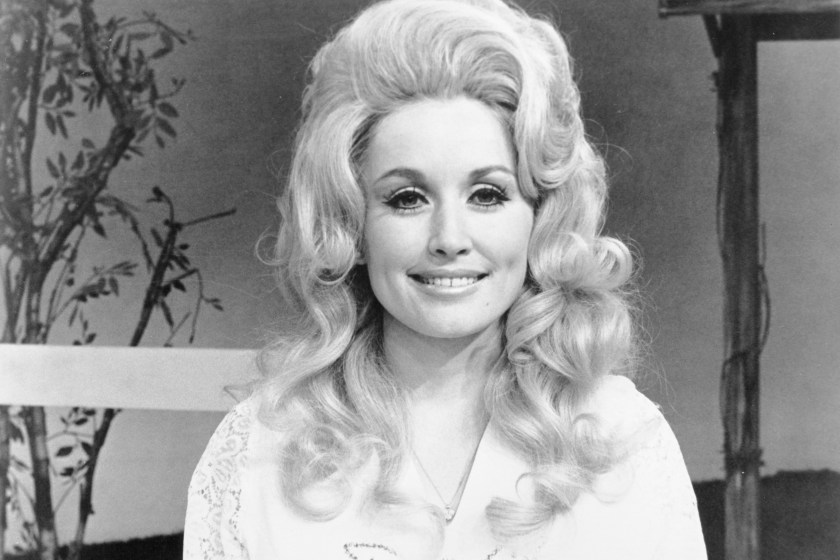 CIRCA 1972: Country singer Dolly Parton poses for a portrait in circa 1972.