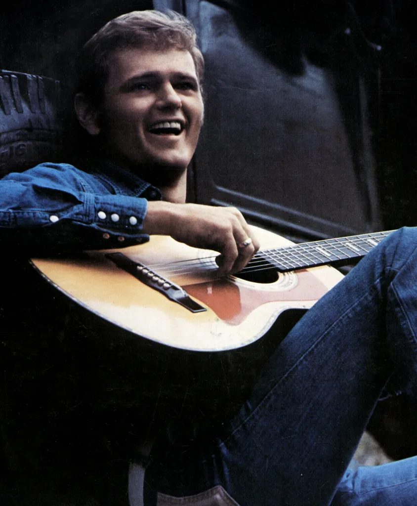 Photo of Jerry REED posed 