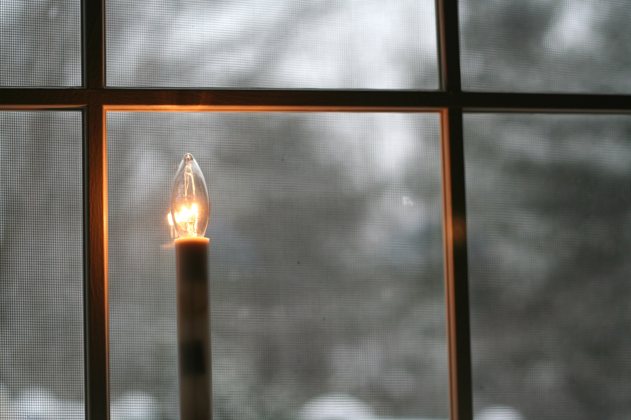 What Does a Candle in the Window at Christmas Mean?