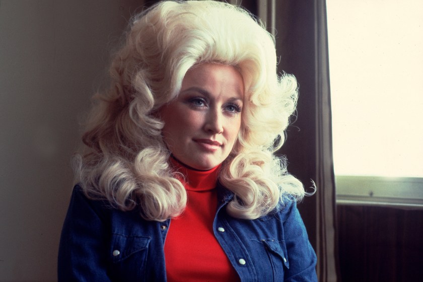 Portrait of Dolly Parton at the Holiday Inn in Chicago, Illinois, April 30, 1977. 