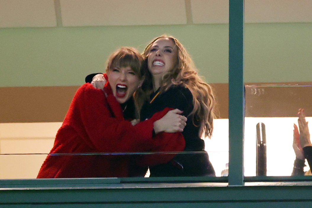 GREEN BAY, WISCONSIN - DECEMBER 03: Taylor Swift and Brittany Mahomes react in a suite during the game between the Kansas City Chiefs and the Green Bay Packers at Lambeau Field on December 03, 2023 in Green Bay, Wisconsin.