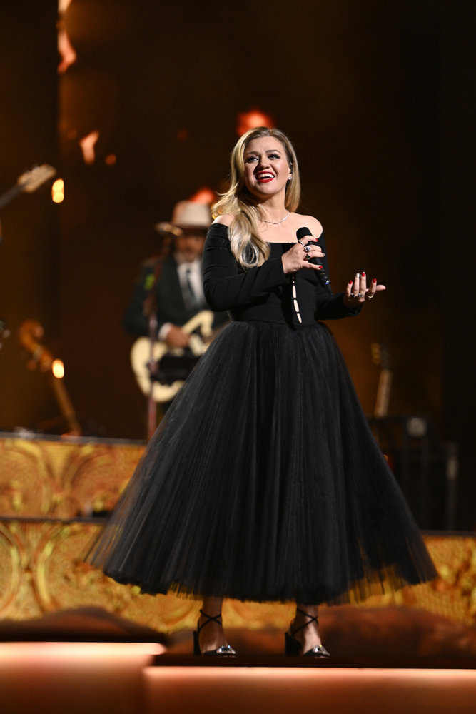 CHRISTMAS AT THE OPRY — Pictured: Kelly Clarkson 