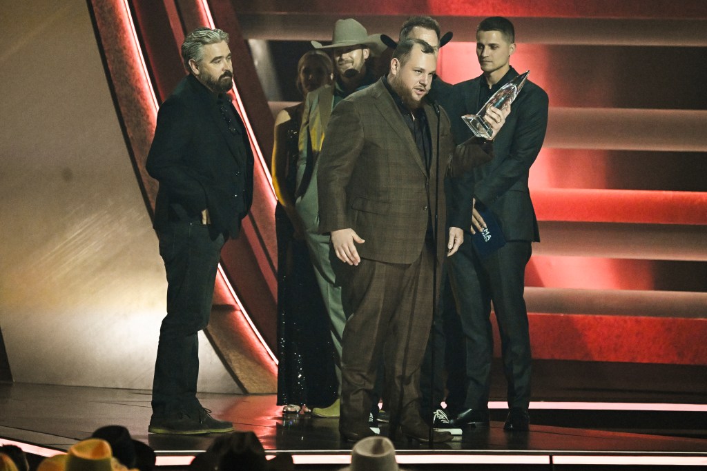 NASHVILLE, TENNESSEE - NOVEMBER 08: EDITORIAL USE ONLY Luke Combs accepts the Single of the Year award onstage during the 57th Annual CMA Awards at Bridgestone Arena on November 08, 2023 in Nashville, Tennessee. 