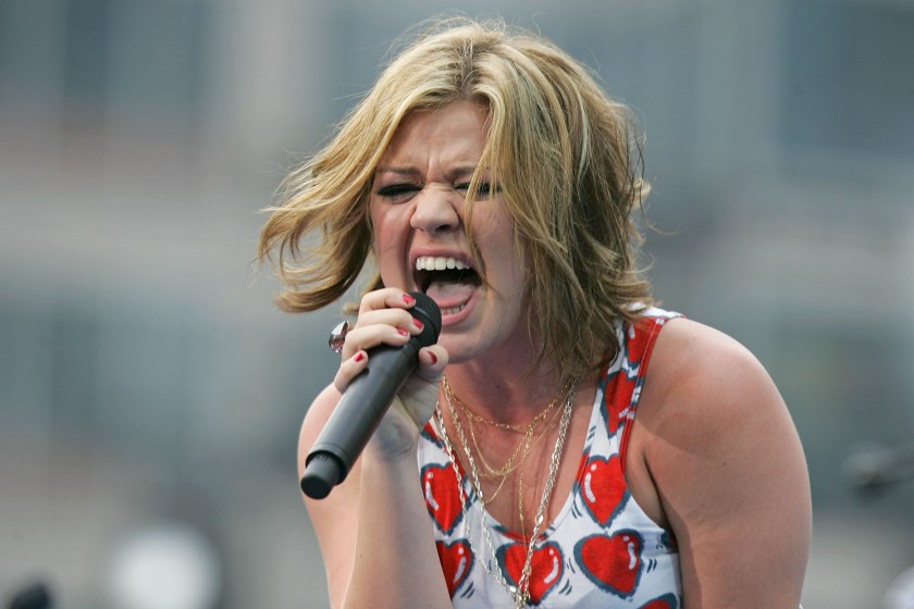 INDIANAPOLIS - SEPTEMBER 07: Kelly Clarkson performs at the NFL Opening Kickoff 2007 concert on September 6, 2007 in Indianapolis, Indiana.. 